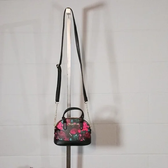 Juicy Couture purses. 042 - Picture 4 of 15